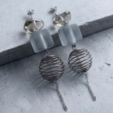square ✖️ wire ball
