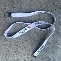 HUKINTOH LOGO BELT WHITE
