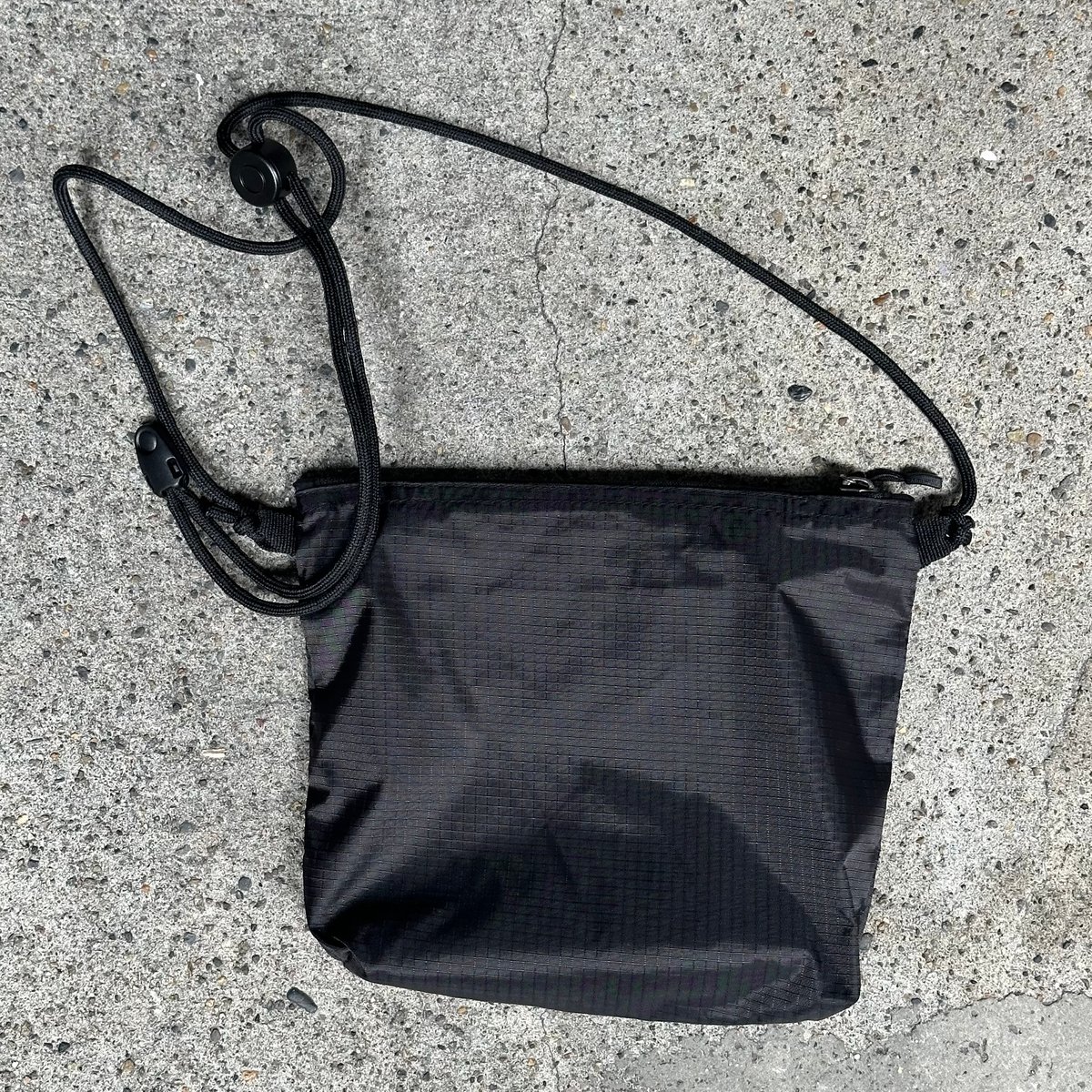 HUKINTOH LOGO SHOULDER POUCH | HUKINTOH STORE