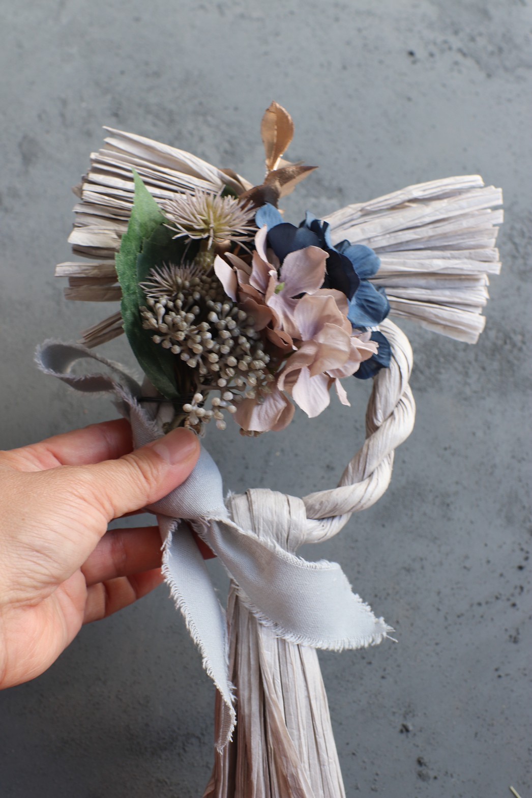 しめ縄飾り【あじさいのグレー輪飾り】 | iro＊iro