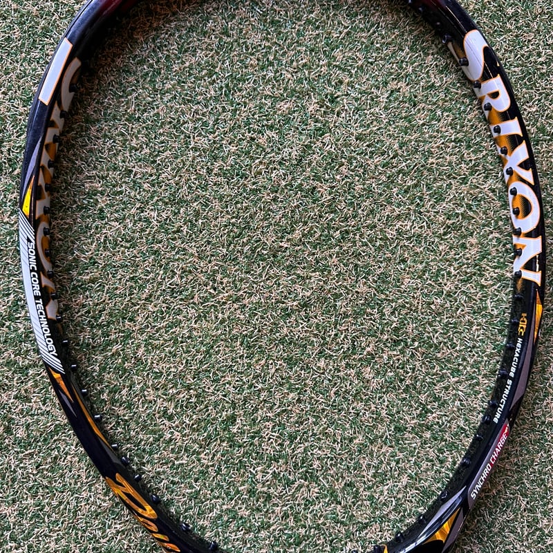 スリクソンREVO CC2.0 TOUR　テニスラケット2本セット グリップ2 スリクソンREVO CC2.0 TOUR テニスラケット2本セット グリップ2