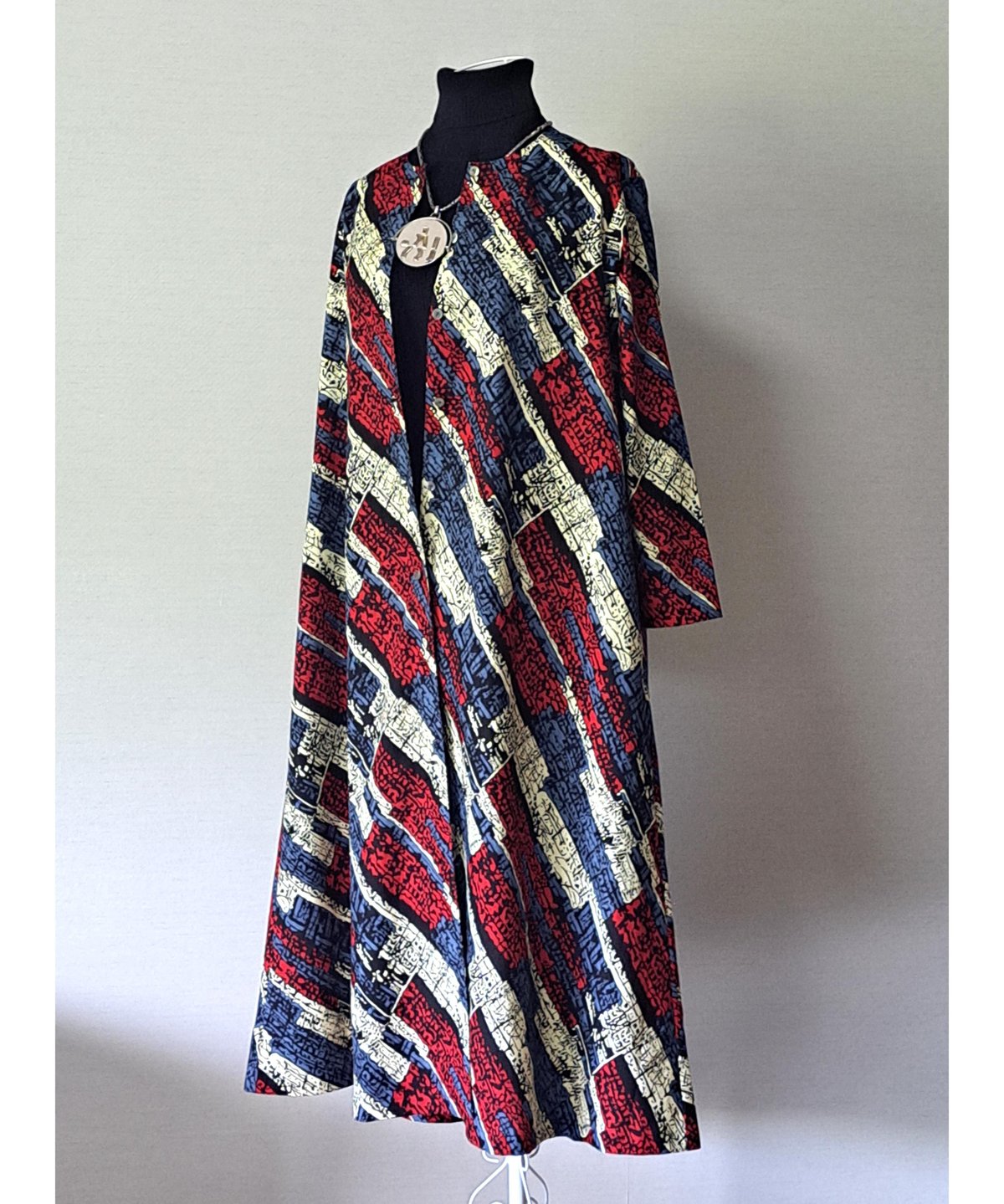 エプロンフラワードレス（オフホワイトxサックスブルーxレッド