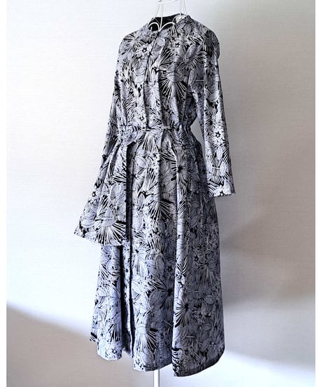 フラワーレーストリムエプロンドレス フラワーレーストリムエプロンドレス レースフラワーエプロンドレス