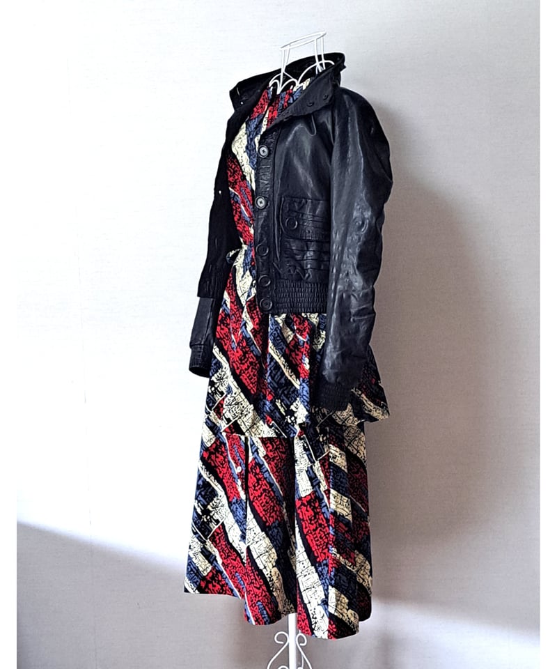 マキマロ　エプロンドレス エプロンフラワードレス（オフホワイトxサックスブルーxレッド