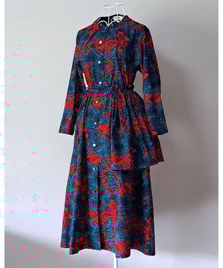 FLORAL APRON DRESS ブラック bpf20336lq_black_front.jpg