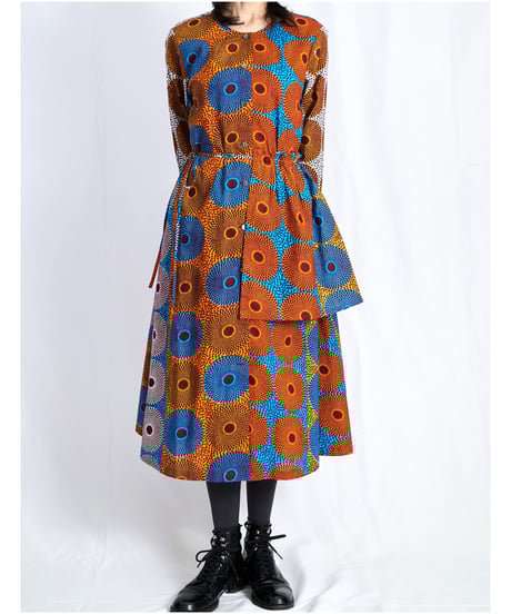 FLORAL APRON DRESS ブラック Bruna Blue/Black Floral Apron Dress l Dresses l Apparel