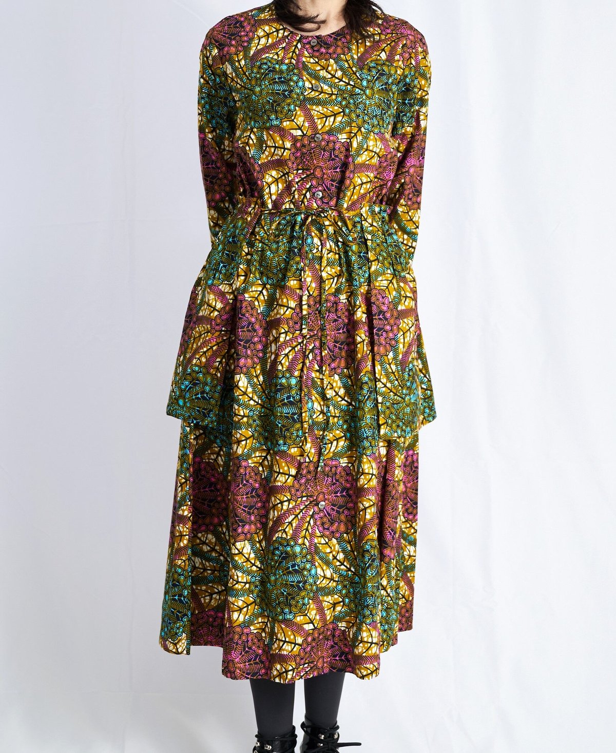 エプロンフラワードレス（ピンクxブルーxイエローオーカー） | attamica