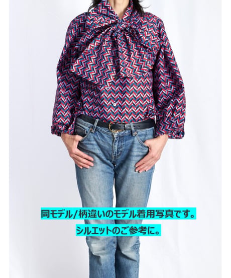 リボンフラワーシャツ（ピンクｘエメラルドｘゴールド　リバーサイド）