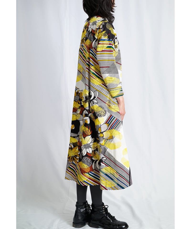 エプロンフラワードレス（レモンイエローxブラックxマルチ） | attamica