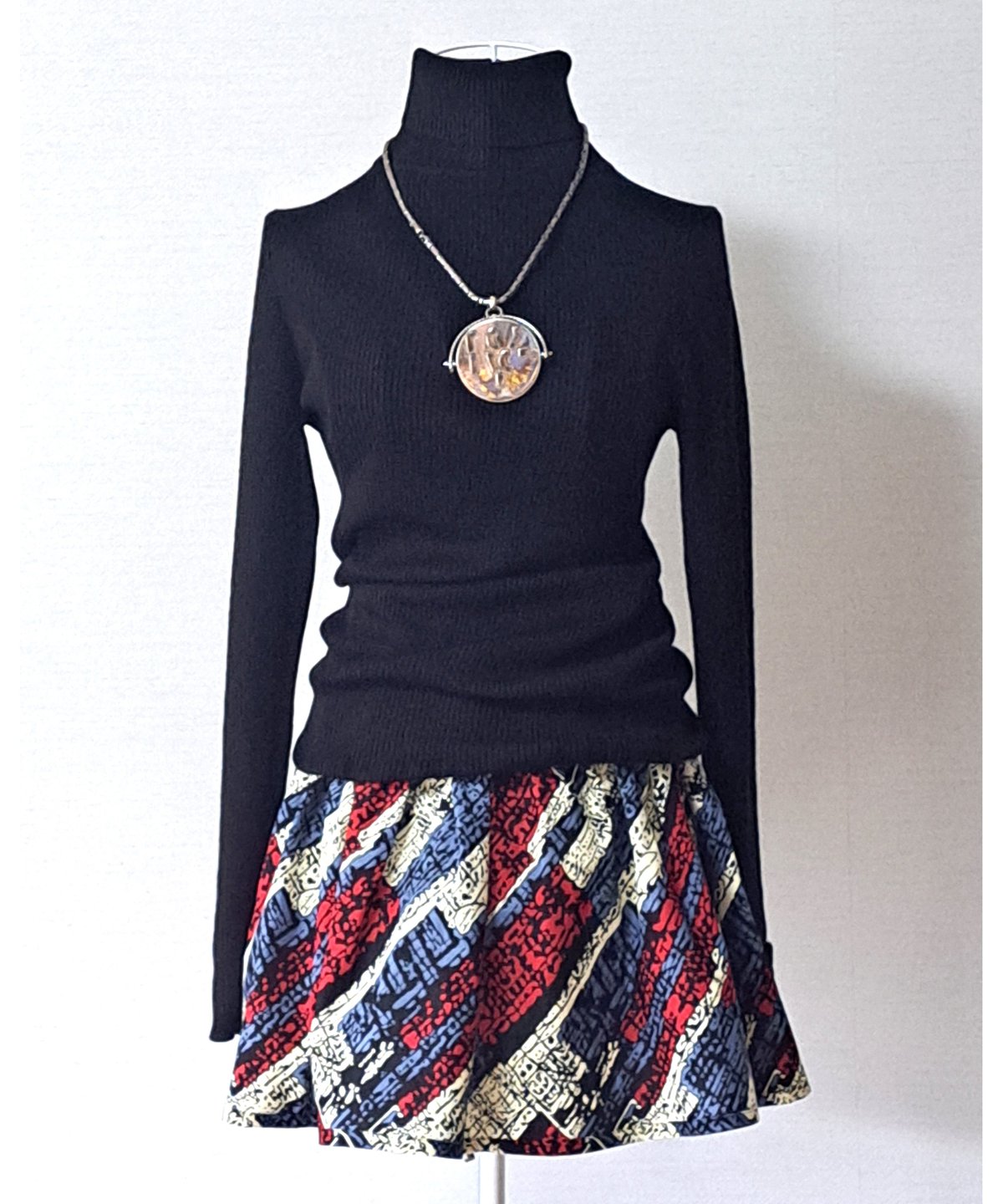 エプロンフラワードレス（オフホワイトxサックスブルーxレッド