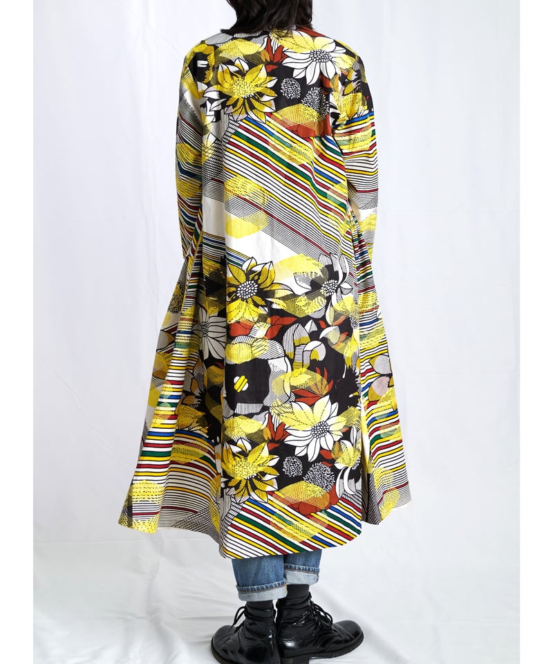 エプロンフラワードレス（レモンイエローxブラックxマルチ） | attamica
