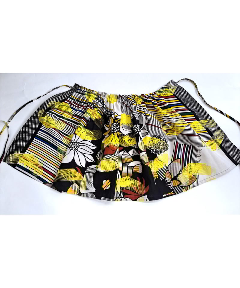 エプロンフラワードレス（レモンイエローxブラックxマルチ） | attamica