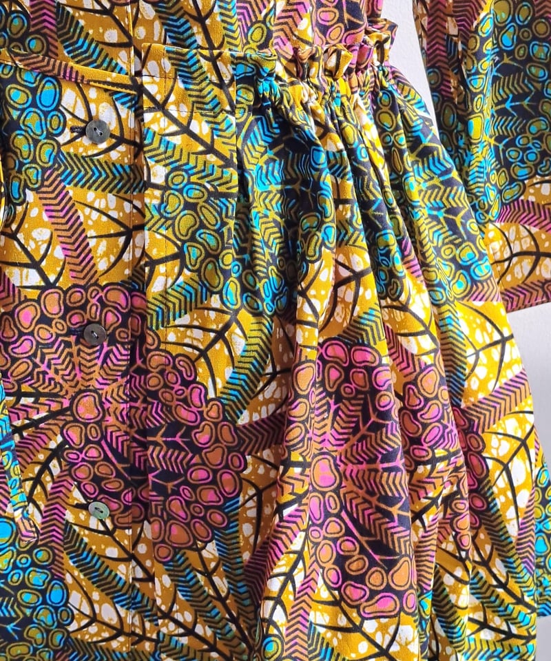 エプロンフラワードレス（ピンクxブルーxイエローオーカー） | attamica