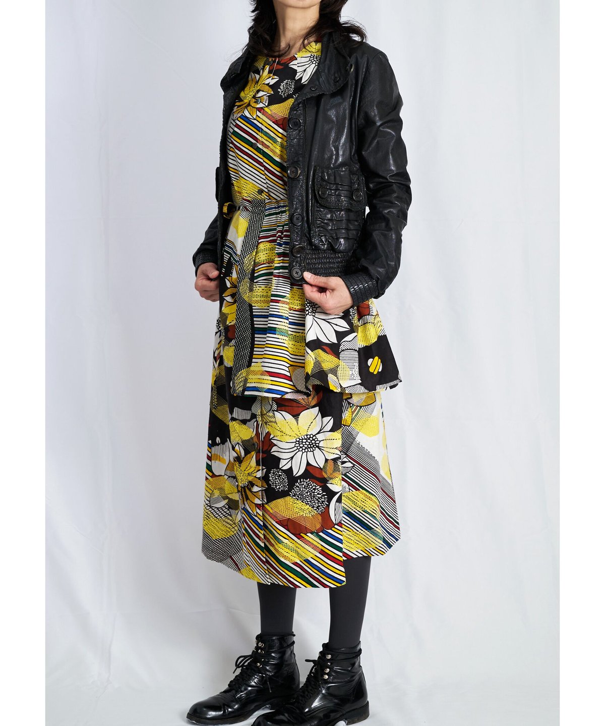 エプロンフラワードレス（レモンイエローxブラックxマルチ） | attamica