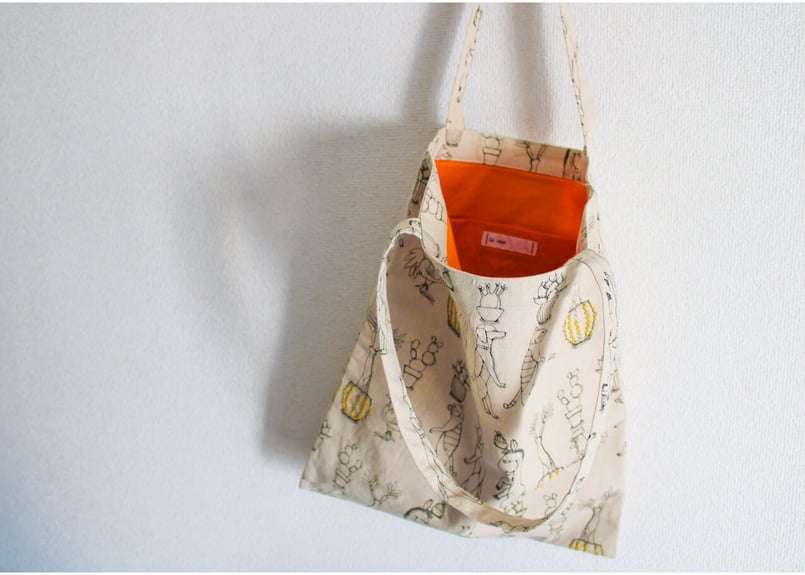 ☆動物柄にハンドメイド刺繍がアクセントの可愛いトートバッグ