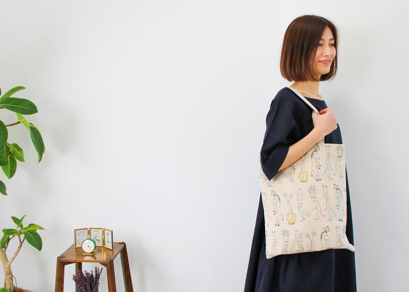 ☆動物柄にハンドメイド刺繍がアクセントの可愛いトートバッグ
