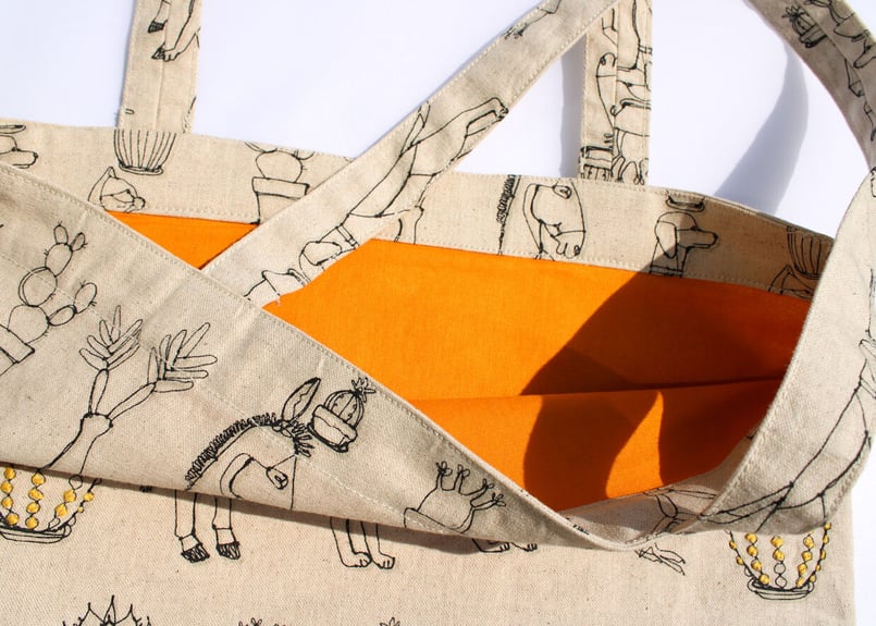 ☆動物柄にハンドメイド刺繍がアクセントの可愛いトートバッグ