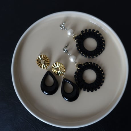 gold×blac pierce