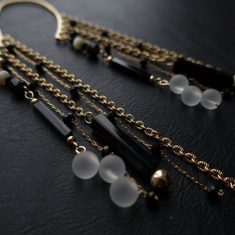 black×gold ear cuff