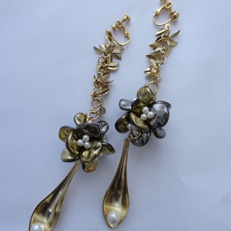 Flower spoon earring