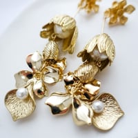 gold flower earring