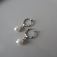pearl earring (silver)