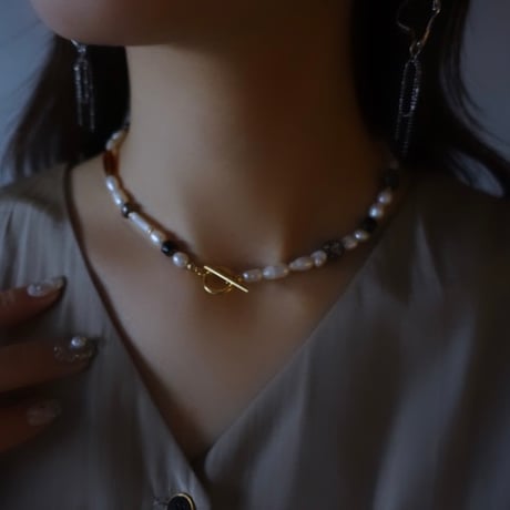 Modern Radiance Necklace (mantel type)