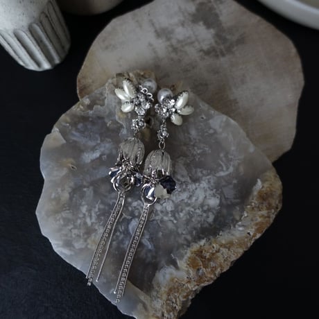 flower motif pierce