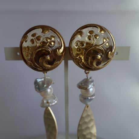 【予約可能】Czech glass button earring(1)
