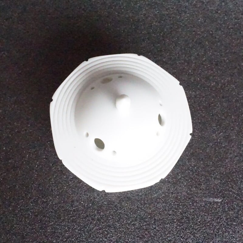 九谷焼白粒八角香炉 九谷焼 「盛金鉄線唐草文白粒花形 香炉」 仲田錦玉 250005（石川