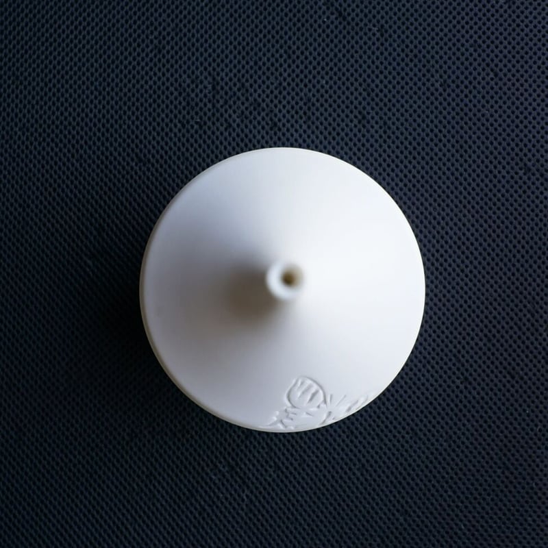 九谷焼〜白磁「粋」焼締 蝶図彫り | 花坂ロクロ工房ワタル