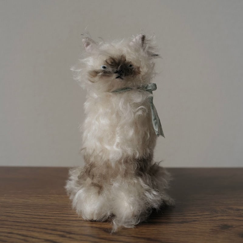お座り長毛シャム猫ちゃん | さて