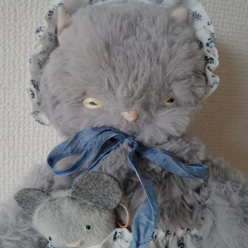 まったり猫ちゃん　グレー 黒猫さんほどではないけれど、グレー猫さんも闇に紛れがち
