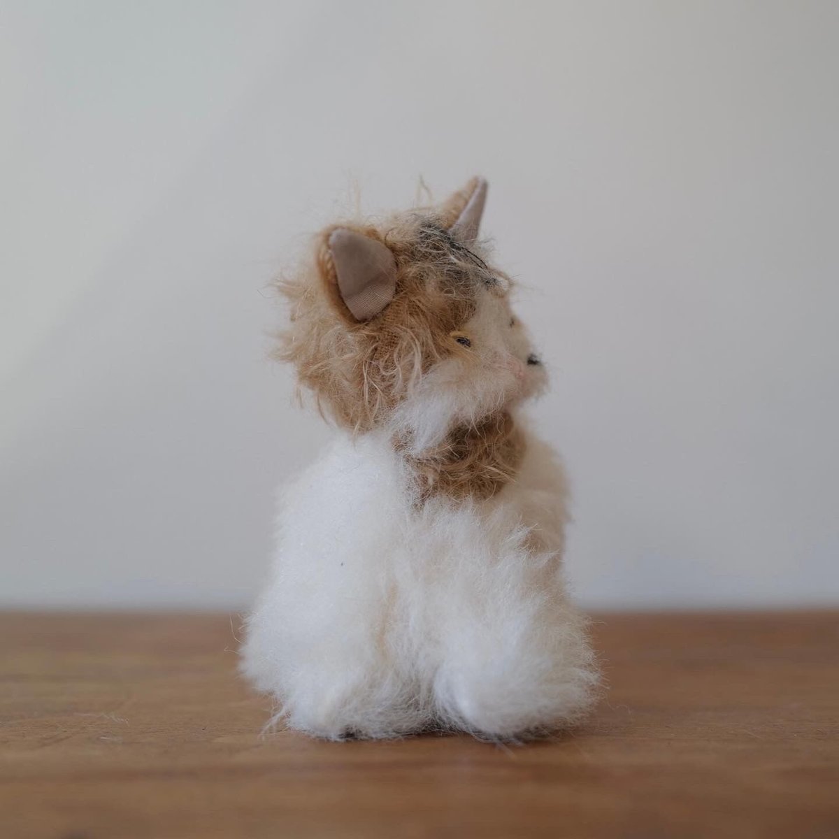 招き猫　土人形　ハチワレ　三毛猫 招き猫81の2【愛知】三河旭土人形 - 郷土玩具/招き猫十八番