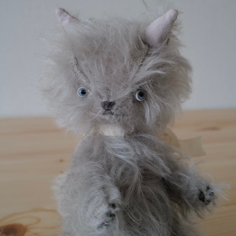 羊毛フェルト猫　グレー長毛 リアル羊毛フェルト 猫 【グレー はちわれ 長毛】 - メルカリ