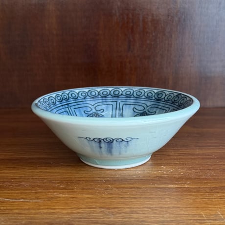 陶彩窯　4寸鉢 安南染付 花  と5B（直径約12cm）