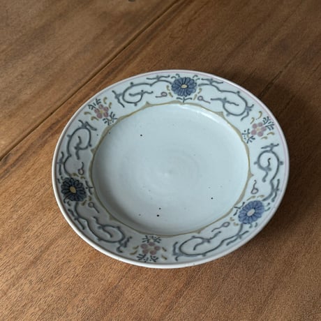 皐月窯　7.5寸縁付皿 色絵花 さ12A（直径約22.5cm)