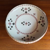 陶彩窯　湯呑み 小花文 赤  と8B（直径約15cm)