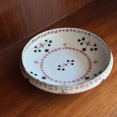 陶彩窯　5寸皿 小花文 赤  と8A (直径約15cm)