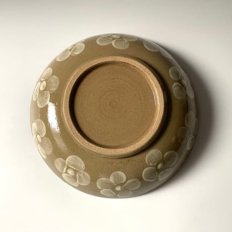 エドメ陶房　7寸鉢　花紋（クリーム）D