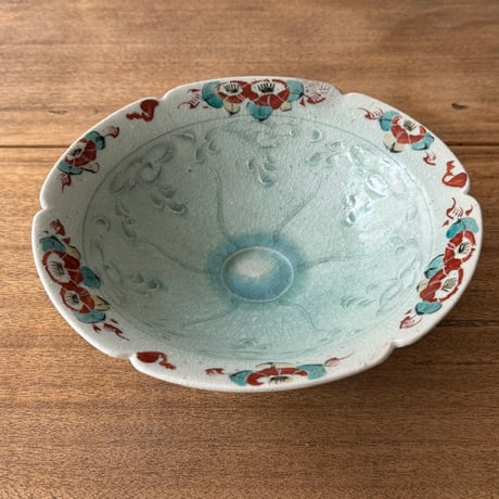 砥部焼 中田窯　9寸鉢 青磁 加彩 N41セ （直径約26.5cm）