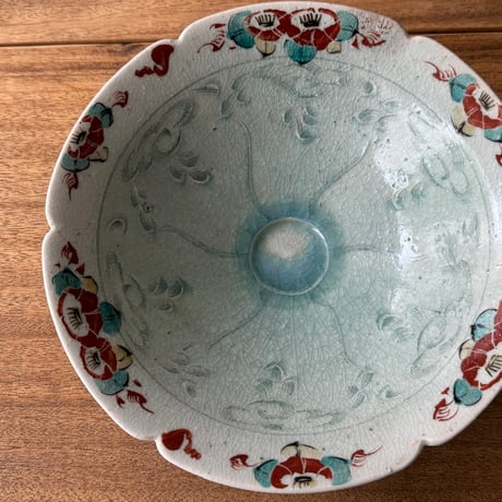 砥部焼 中田窯　9寸鉢 青磁 加彩 N41セ （直径約26.5cm）