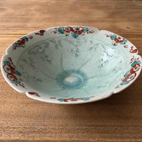 砥部焼 中田窯　9寸鉢 青磁 加彩 N41セ （直径約26.5cm）