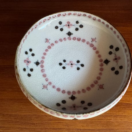陶彩窯　5寸皿 小花文 赤  と8A (直径約15cm)