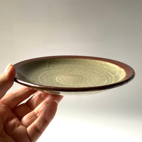かじや窯　6寸皿 灰・フチ茶 E