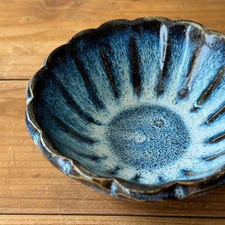 村澤陶苑　藁灰釉鎬小鉢 A (直径約12.5cm)