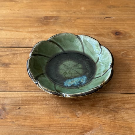 村澤陶苑　青銅釉花形皿 緑 ハ (直径約14cm)