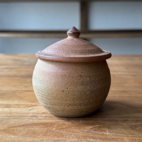 サイトウ 春山作 大壺 竹と梅の模様の陶器の壺 サイトウ 春山作 大壺 竹と梅の模様の陶器の壺 春山作 大壺 竹と