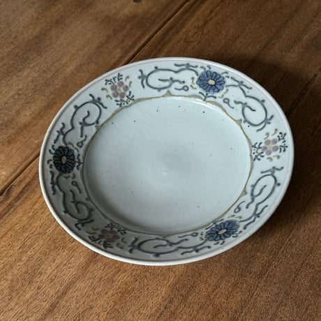 皐月窯　7.5寸縁付皿 色絵花 さ12B（直径約22.5cm)