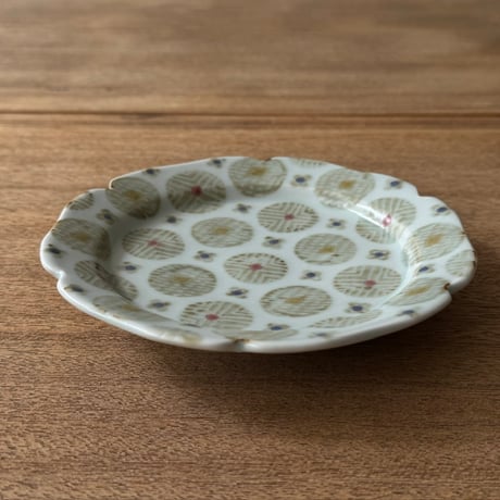 皐月窯　5寸輪花リム皿 赤砥化粧花 さ5A（直径約15.5cm)